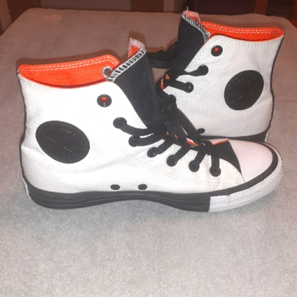 Converse high tops Sz.6M Sz.8W EUC. Black/White/Orange
